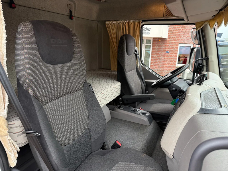 DAF LF 210 LF210 4X2 / Slaapcabine / 11.990KG / D'hollandia 1.50KG / DAF dealer onderhoud - Camion furgon: Foto 5 DAF LF 210 LF210 4X2 / Slaapcabine / 11.990KG / D'hollandia 1.50KG / DAF dealer onderhoud - Camion furgon: Foto 5
