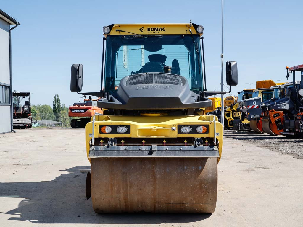 BOMAG BW 174 AP-4v - Cilindru compactor pentru asfalt: Foto 3 BOMAG BW 174 AP-4v - Cilindru compactor pentru asfalt: Foto 3