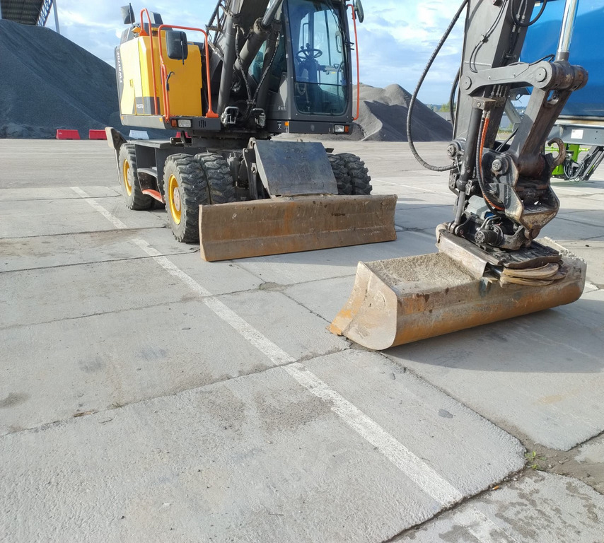 VOLVO EWR170E - Excavator pe roţi: Foto 4 VOLVO EWR170E - Excavator pe roţi: Foto 4