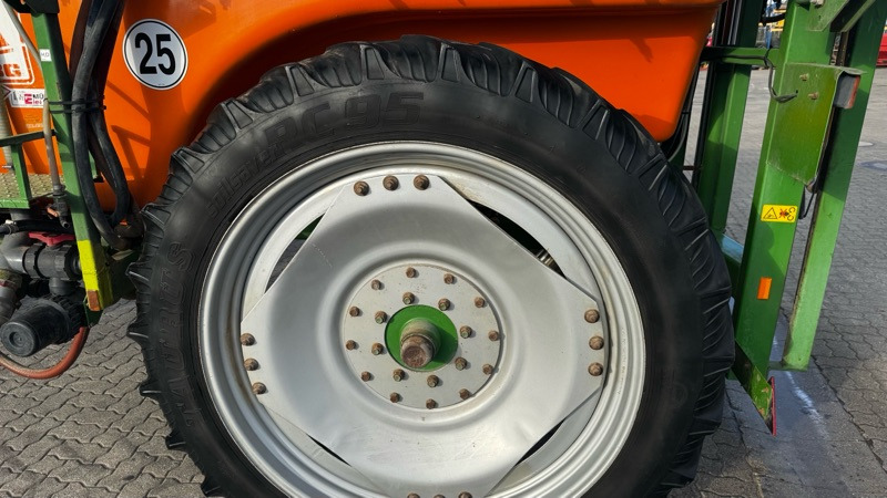 Amazone-BBG S330 NOVA 27m - Maşină de erbicidat: Foto 3 Amazone-BBG S330 NOVA 27m - Maşină de erbicidat: Foto 3