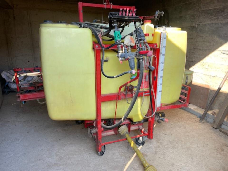 Feldspritze 800 ltr. Rau D2 - Maşină de erbicidat purtata: Foto 1 Feldspritze 800 ltr. Rau D2 - Maşină de erbicidat purtata: Foto 1