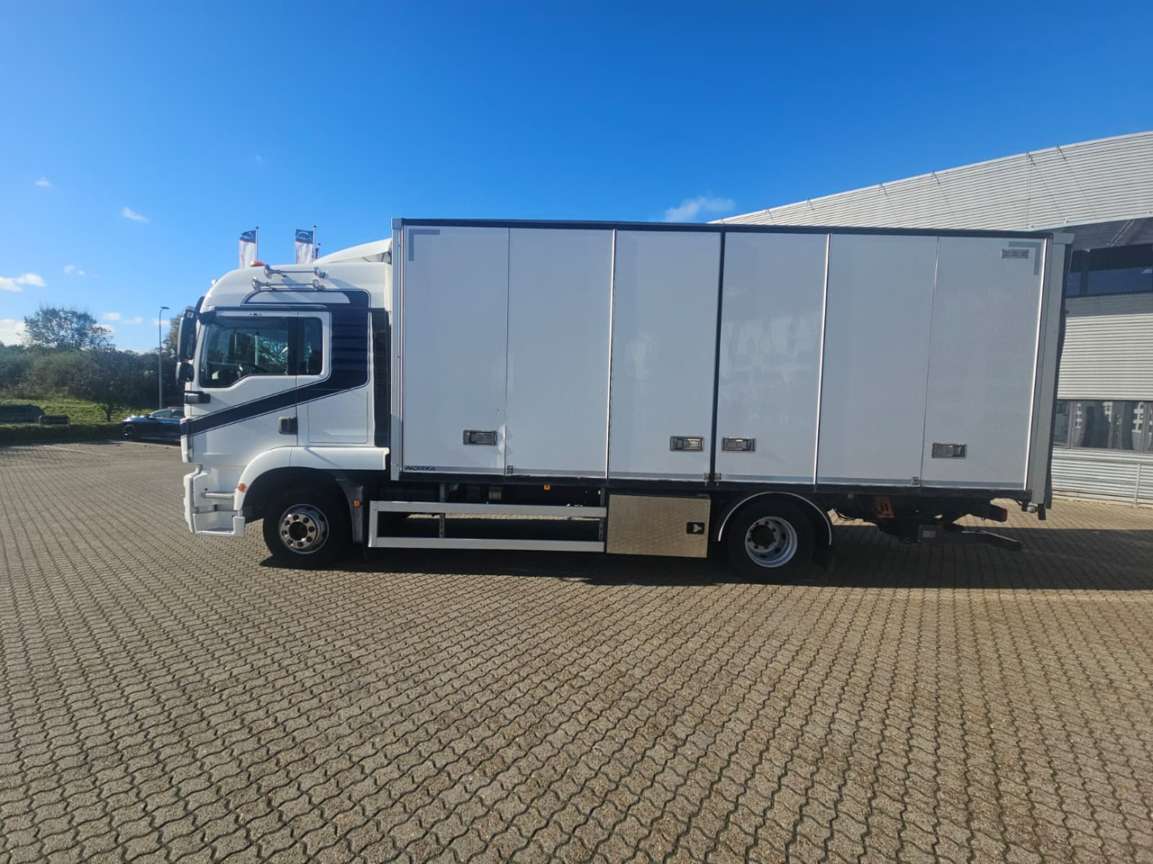 MAN TGM 15.290 - Camion furgon: Foto 2 MAN TGM 15.290 - Camion furgon: Foto 2