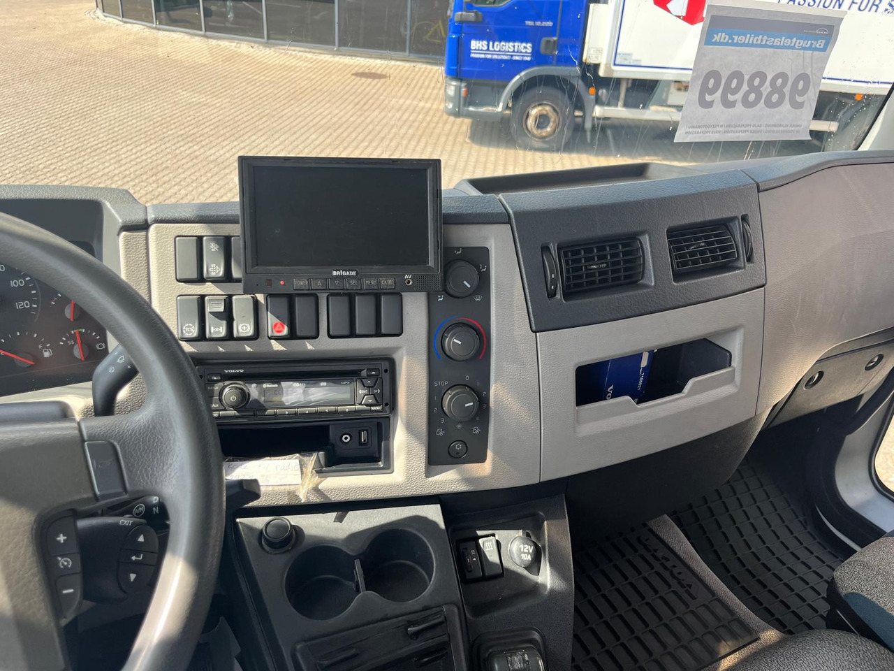 Volvo FL210 - Camion furgon: Foto 5 Volvo FL210 - Camion furgon: Foto 5