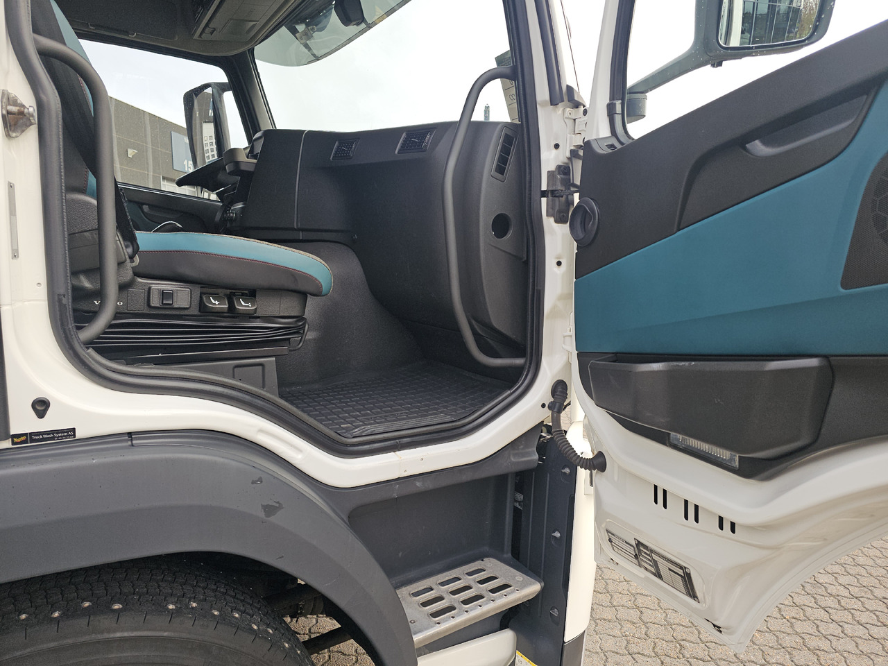 Camion frigider Volvo FM330: Foto 15