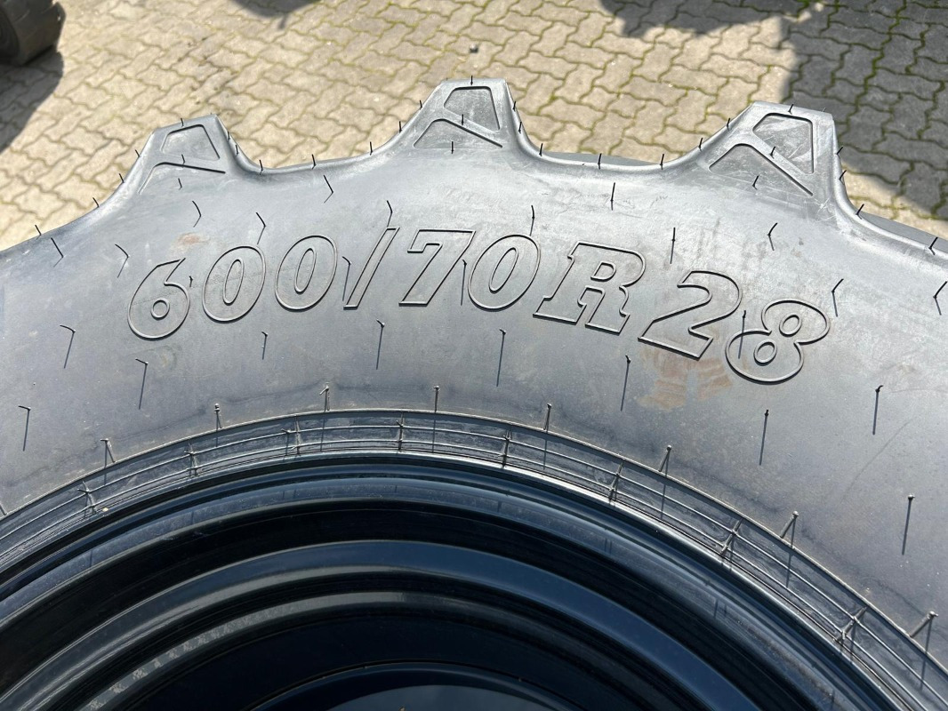 BKT 600/70R28 - 2 Stück - Anvelope și jante pentru Utilaje agricole: Foto 4 BKT 600/70R28 - 2 Stück - Anvelope și jante pentru Utilaje agricole: Foto 4
