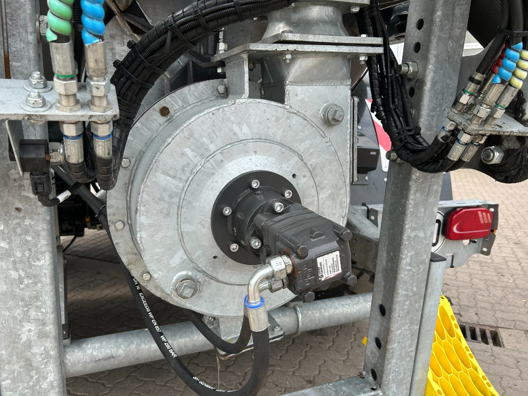 Fliegl VFW 18000 MAXX LINE PLUS - Maşină de împrăştiat îngrăşăminte: Foto 4 Fliegl VFW 18000 MAXX LINE PLUS - Maşină de împrăştiat îngrăşăminte: Foto 4