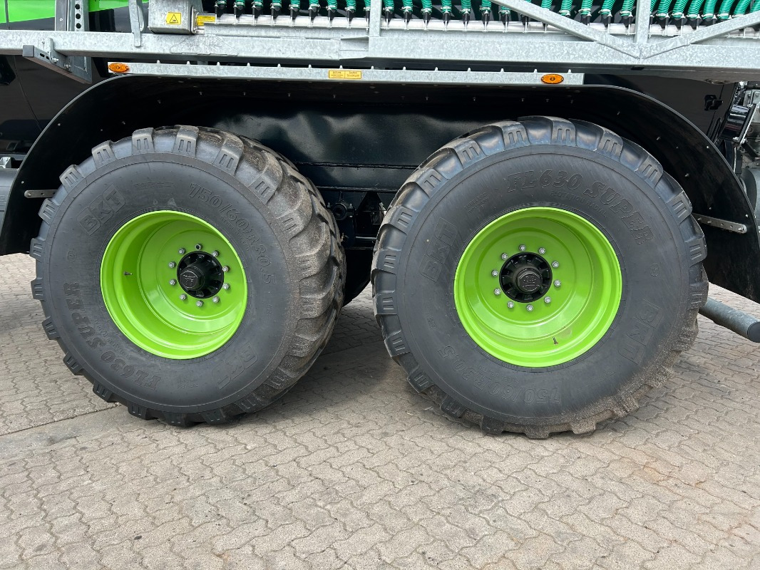 Fliegl VFW 18000 MAXX LINE PLUS - Maşină de împrăştiat îngrăşăminte: Foto 3 Fliegl VFW 18000 MAXX LINE PLUS - Maşină de împrăştiat îngrăşăminte: Foto 3