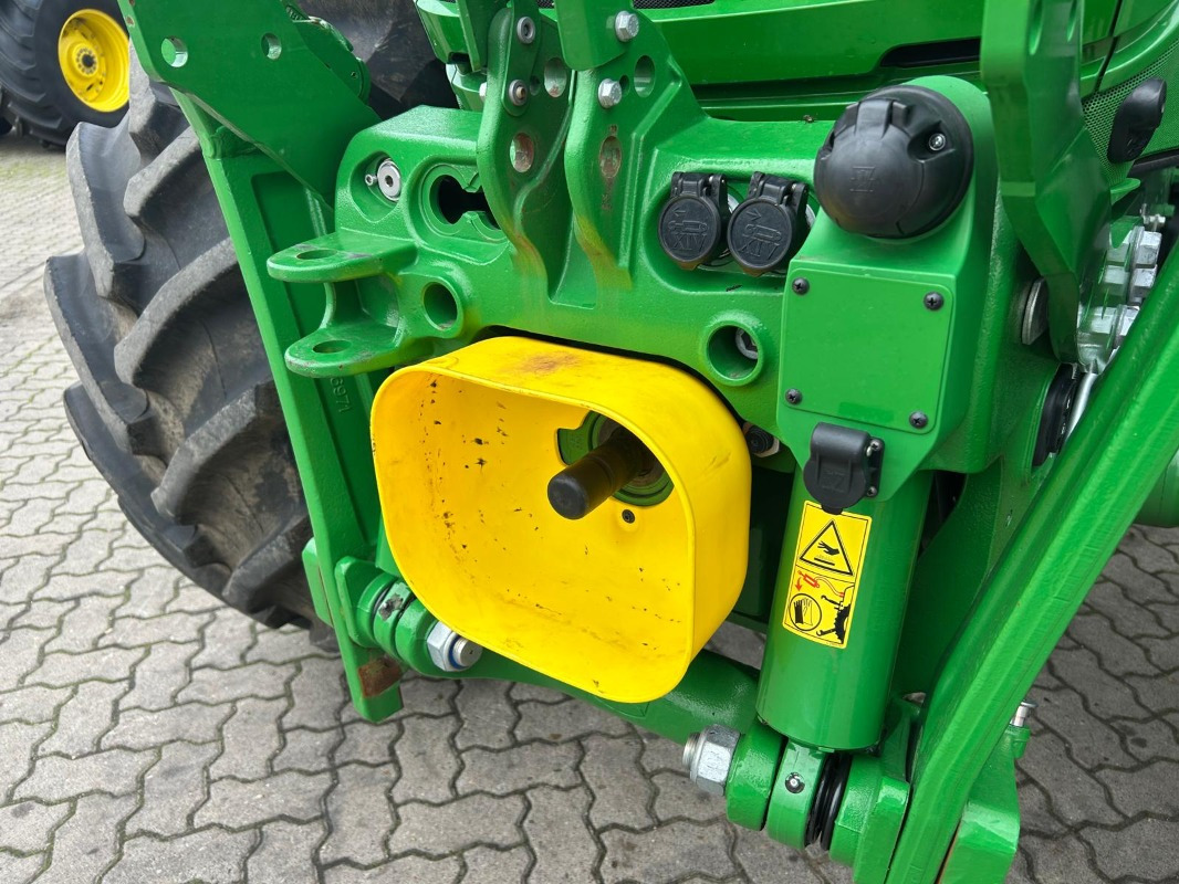 John Deere 6R 155 - Tractor agricol: Foto 4 John Deere 6R 155 - Tractor agricol: Foto 4
