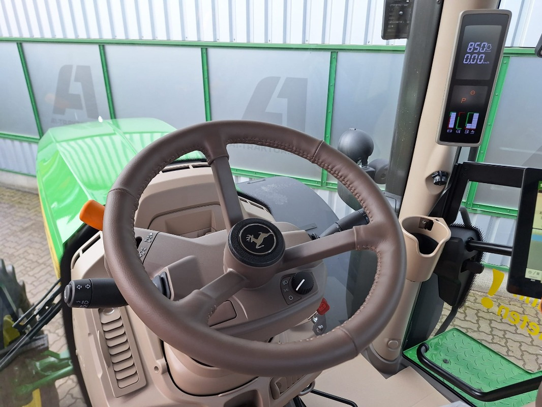 John Deere 6R 230 **MIETRÜCKLÄUFER** - Tractor agricol: Foto 4 John Deere 6R 230 **MIETRÜCKLÄUFER** - Tractor agricol: Foto 4