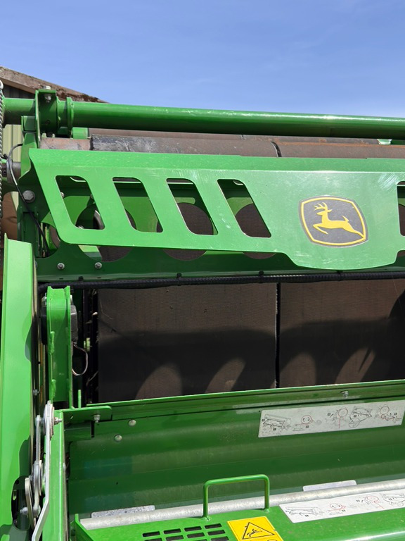 Maşina de infoliat baloti John Deere V461R: Foto 13