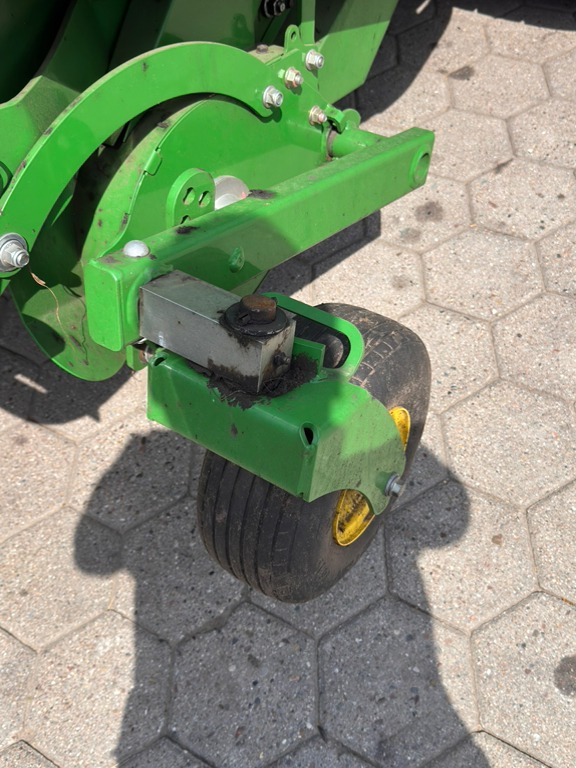 Maşina de infoliat baloti John Deere V461R: Foto 7