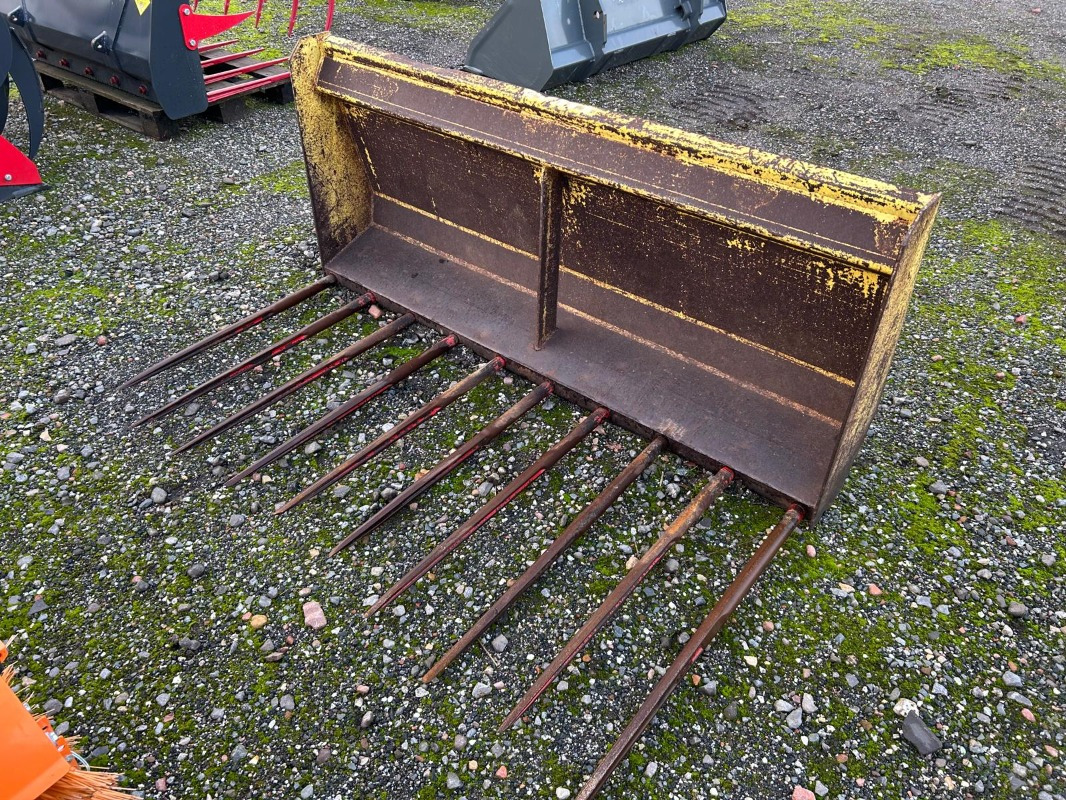 Stoll Dunggabel 1,80M - Încarcator frontal pentru tractor: Foto 4 Stoll Dunggabel 1,80M - Încarcator frontal pentru tractor: Foto 4