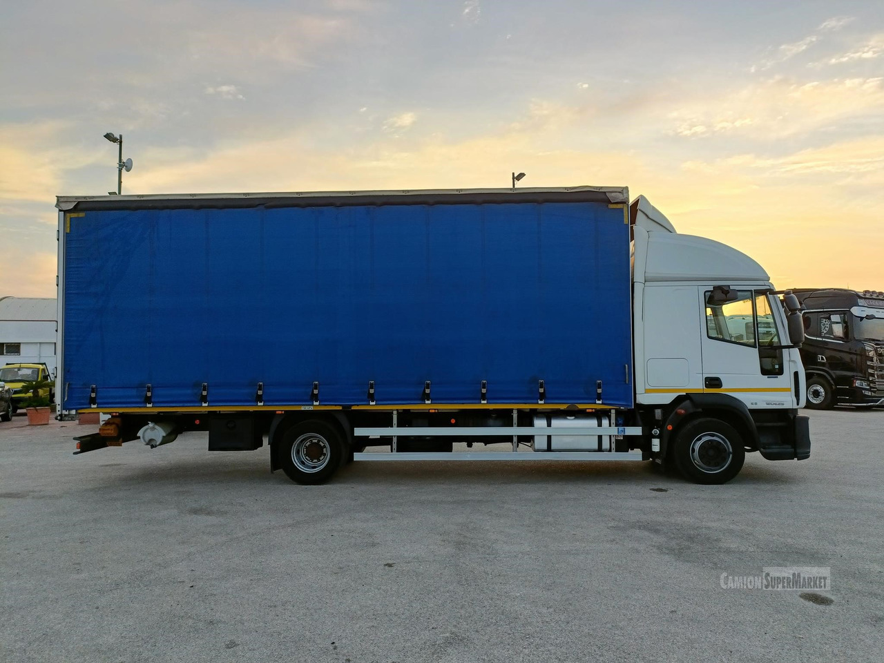 IVECO EUROCARGO 120E25 - Camion cu prelată: Foto 4 IVECO EUROCARGO 120E25 - Camion cu prelată: Foto 4