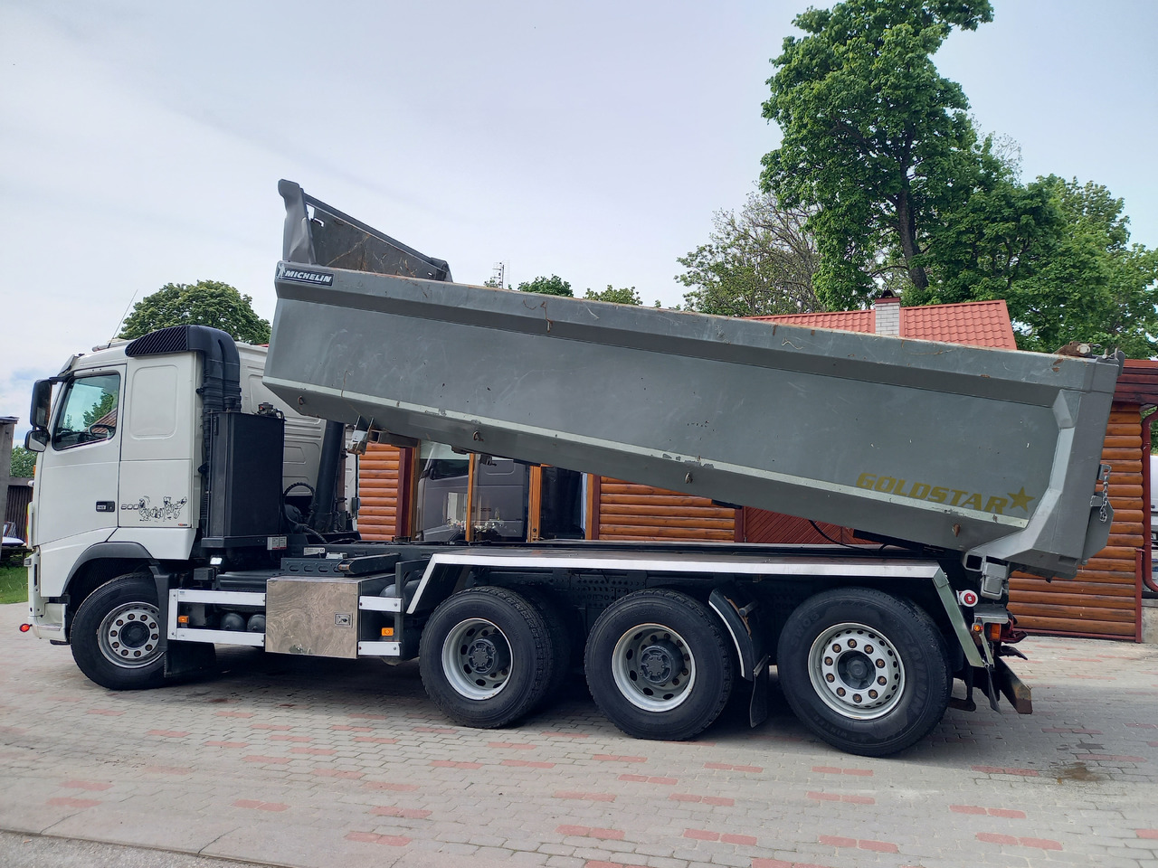 VOLVO FH16, 8x4, BIG AXLES, RETARDER, GW 39500 KG - Camion basculantă: Foto 2 VOLVO FH16, 8x4, BIG AXLES, RETARDER, GW 39500 KG - Camion basculantă: Foto 2