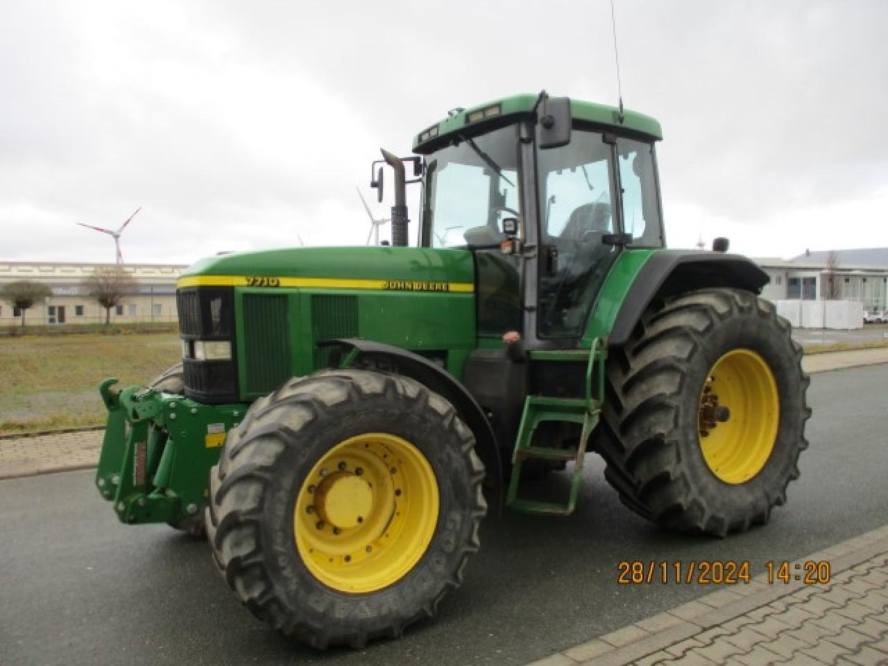 John Deere 7710 TLS Motor Neu - Tractor agricol: Foto 1 John Deere 7710 TLS Motor Neu - Tractor agricol: Foto 1