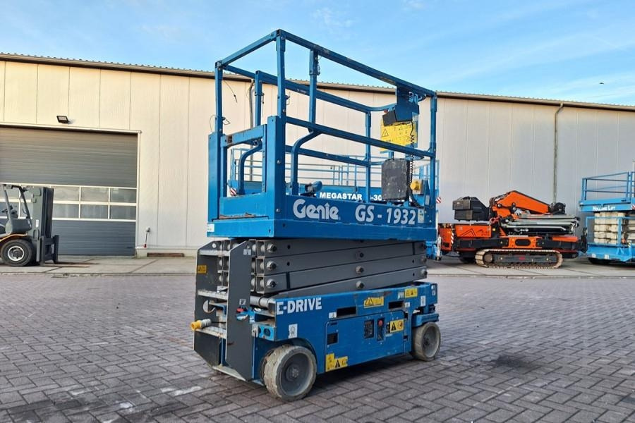 Genie GS1932 E-Drive Several In Stock, 8m Working Height - Platforma foarfeca: Foto 2 Genie GS1932 E-Drive Several In Stock, 8m Working Height - Platforma foarfeca: Foto 2