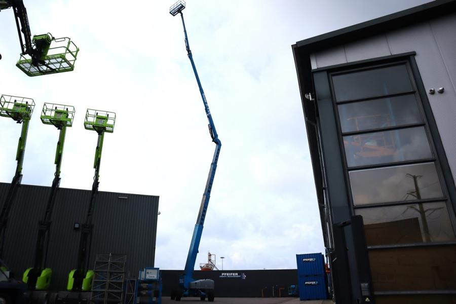 Genie Z135/70 Diesel, 4x4x4 Drive, 43m Lifting Height, 2 - Nacela articulata: Foto 3 Genie Z135/70 Diesel, 4x4x4 Drive, 43m Lifting Height, 2 - Nacela articulata: Foto 3