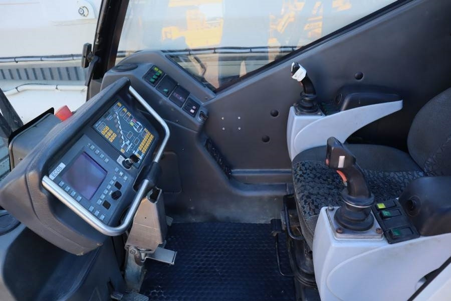 Grove GMK3055 Diesel, 6x6x6, 55t Capacity, 43m Main Boom - Macara tot teren: Foto 5 Grove GMK3055 Diesel, 6x6x6, 55t Capacity, 43m Main Boom - Macara tot teren: Foto 5