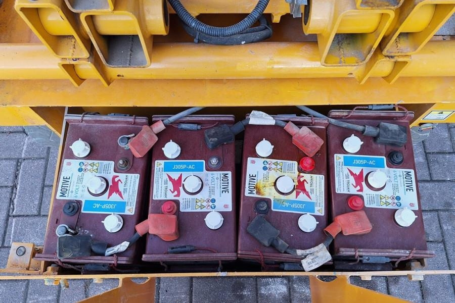 Haulotte Compact 10 Electric, 10m Working Height, 450kg Cap - Platforma foarfeca: Foto 5 Haulotte Compact 10 Electric, 10m Working Height, 450kg Cap - Platforma foarfeca: Foto 5