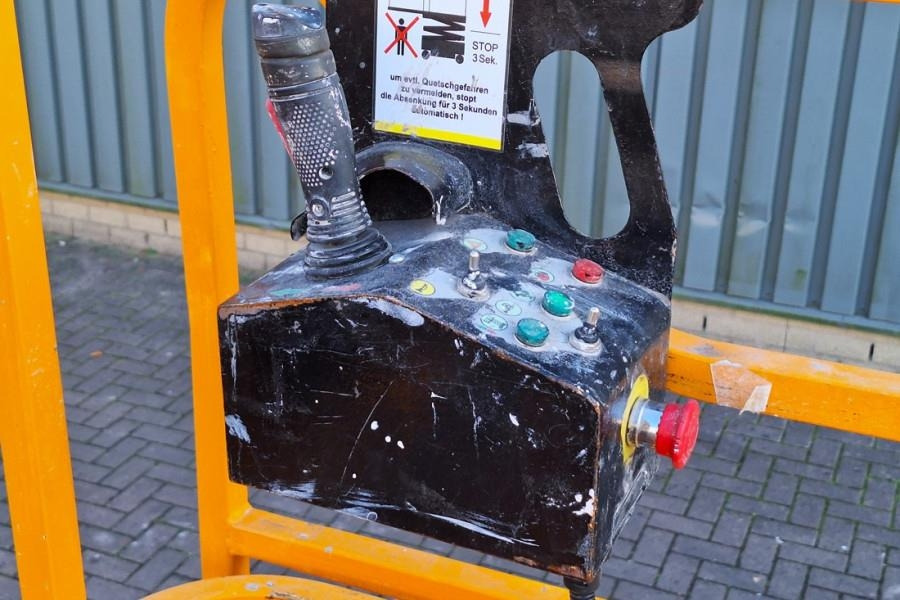 Haulotte Compact 10 Electric, 10m Working Height, 450kg Cap - Platforma foarfeca: Foto 4 Haulotte Compact 10 Electric, 10m Working Height, 450kg Cap - Platforma foarfeca: Foto 4