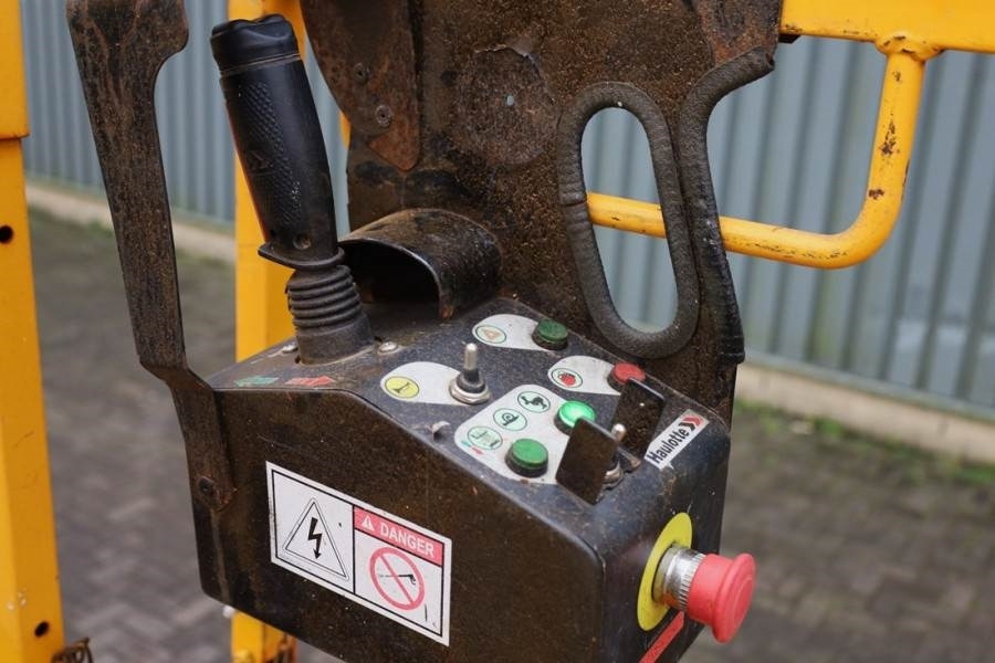 Haulotte Compact 10N As-Is, Electric, 10m Working Height, 2 - Platforma foarfeca: Foto 5 Haulotte Compact 10N As-Is, Electric, 10m Working Height, 2 - Platforma foarfeca: Foto 5