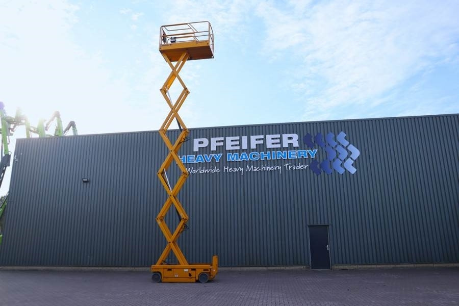 Haulotte Compact 12 Electric, 12m Working Height, 300kg Cap - Platforma foarfeca: Foto 3 Haulotte Compact 12 Electric, 12m Working Height, 300kg Cap - Platforma foarfeca: Foto 3
