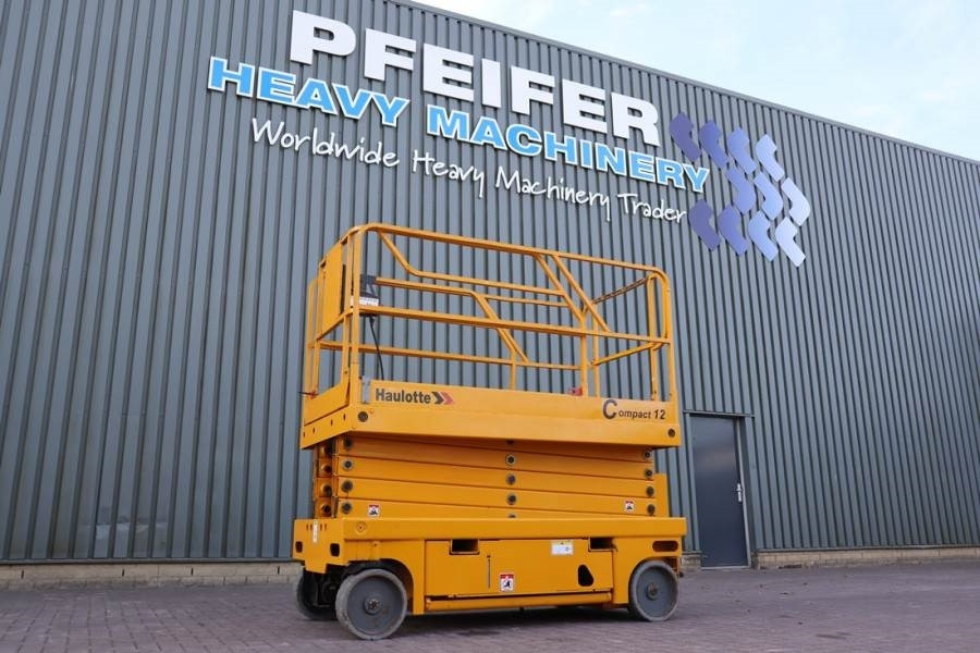 Haulotte Compact 12 Electric, 12m Working Height, 300kg Cap - Platforma foarfeca: Foto 1 Haulotte Compact 12 Electric, 12m Working Height, 300kg Cap - Platforma foarfeca: Foto 1