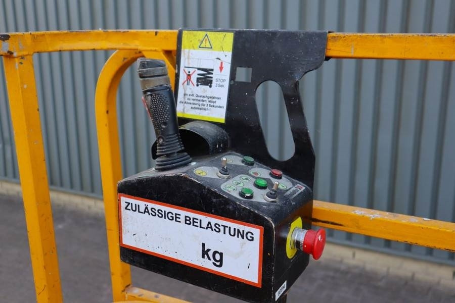 Haulotte Compact 12 Electric, 12m Working Height, 300kg Cap - Platforma foarfeca: Foto 4 Haulotte Compact 12 Electric, 12m Working Height, 300kg Cap - Platforma foarfeca: Foto 4