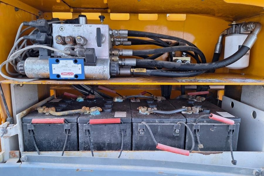 Haulotte Compact 12RTE Electric, 12m Working Height, 450kg - Platforma foarfeca: Foto 5 Haulotte Compact 12RTE Electric, 12m Working Height, 450kg - Platforma foarfeca: Foto 5