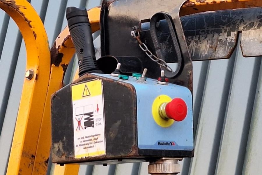 Haulotte Compact 12RTE Electric, 12m Working Height, 450kg - Platforma foarfeca: Foto 4 Haulotte Compact 12RTE Electric, 12m Working Height, 450kg - Platforma foarfeca: Foto 4