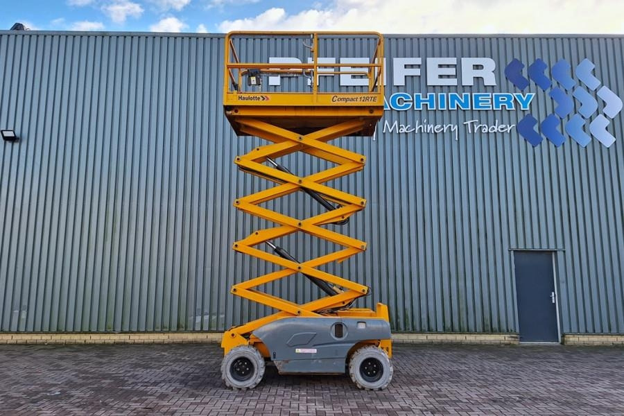 Haulotte Compact 12RTE Electric, 12m Working Height, 450kg - Platforma foarfeca: Foto 2 Haulotte Compact 12RTE Electric, 12m Working Height, 450kg - Platforma foarfeca: Foto 2