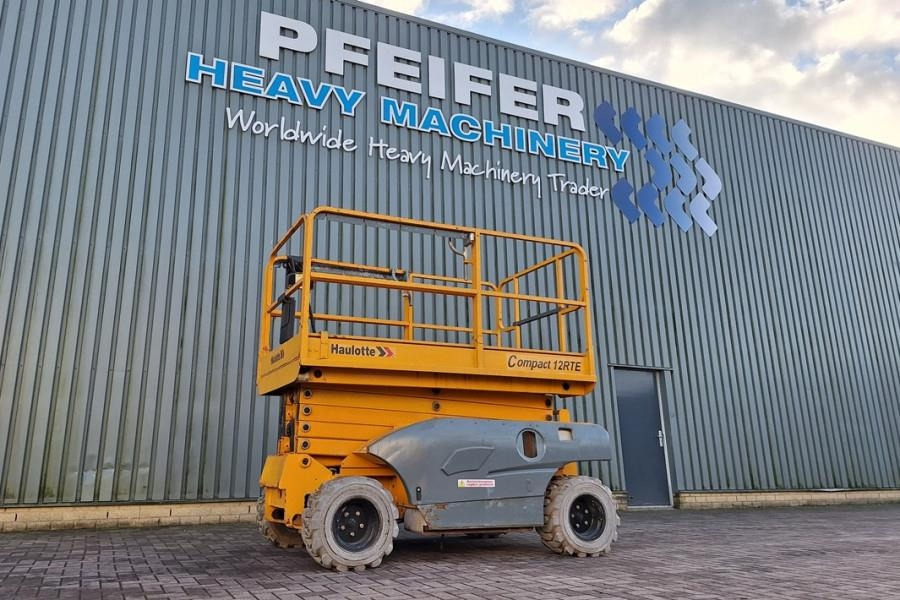 Haulotte Compact 12RTE Electric, 12m Working Height, 450kg - Platforma foarfeca: Foto 1 Haulotte Compact 12RTE Electric, 12m Working Height, 450kg - Platforma foarfeca: Foto 1
