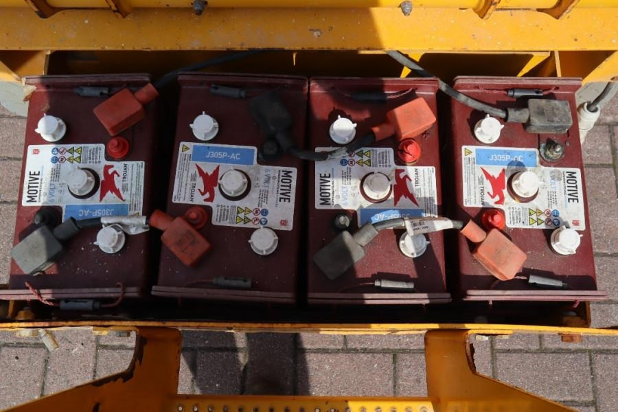 Haulotte Compact 14 Electric, 14m Working Height, 350kg Cap - Platforma foarfeca: Foto 5 Haulotte Compact 14 Electric, 14m Working Height, 350kg Cap - Platforma foarfeca: Foto 5