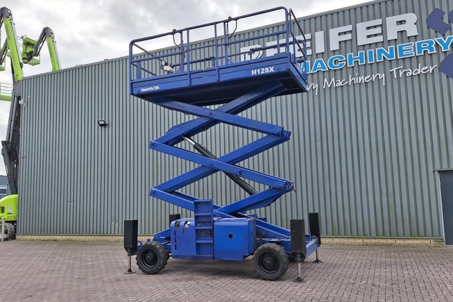 Haulotte H12SX Diesel, 4x4 Drive, 12m Working Height, 700kg - Platforma foarfeca: Foto 2 Haulotte H12SX Diesel, 4x4 Drive, 12m Working Height, 700kg - Platforma foarfeca: Foto 2