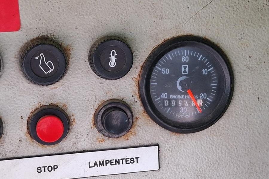 Holland Lift Megastar G300 Diesel, 4x4x4 Drive, 33.5m Working H - Platforma foarfeca: Foto 5 Holland Lift Megastar G300 Diesel, 4x4x4 Drive, 33.5m Working H - Platforma foarfeca: Foto 5