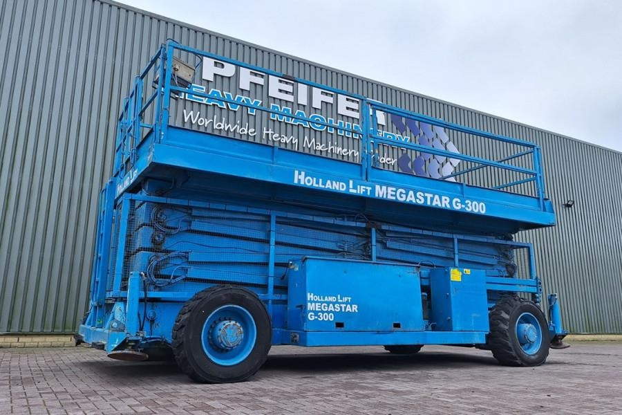Holland Lift Megastar G300 Diesel, 4x4x4 Drive, 33.5m Working H - Platforma foarfeca: Foto 1 Holland Lift Megastar G300 Diesel, 4x4x4 Drive, 33.5m Working H - Platforma foarfeca: Foto 1