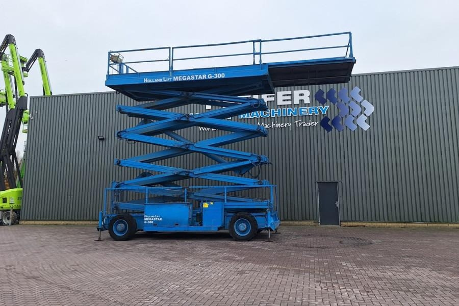 Holland Lift Megastar G300 Diesel, 4x4x4 Drive, 33.5m Working H - Platforma foarfeca: Foto 3 Holland Lift Megastar G300 Diesel, 4x4x4 Drive, 33.5m Working H - Platforma foarfeca: Foto 3