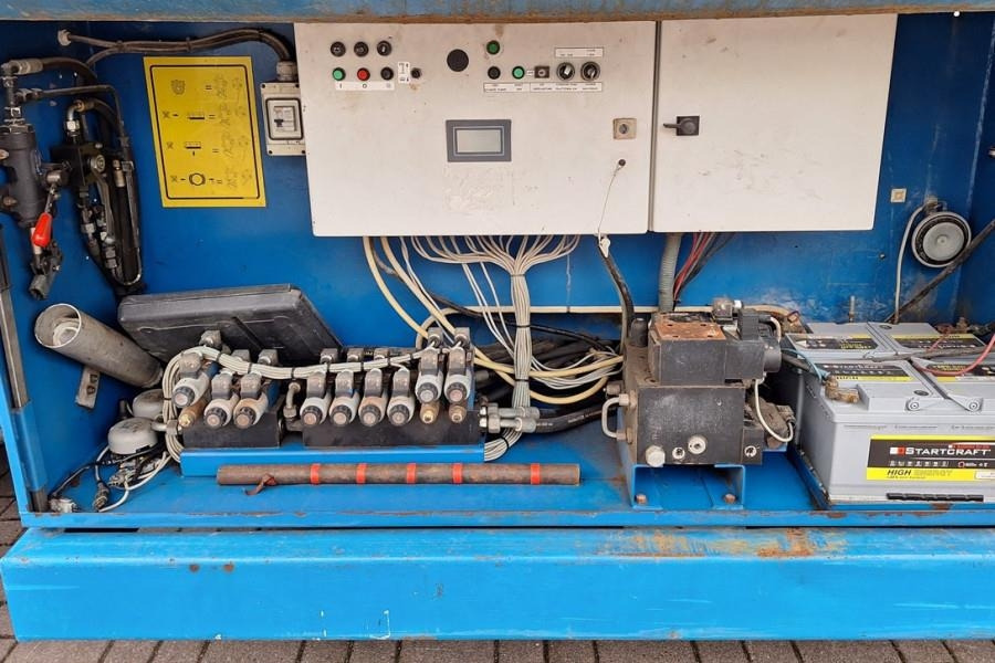 Holland Lift Megastar G320DL30 4WDS/N Diesel, 4x4x4 Drive, 34m - Platforma foarfeca: Foto 5 Holland Lift Megastar G320DL30 4WDS/N Diesel, 4x4x4 Drive, 34m - Platforma foarfeca: Foto 5