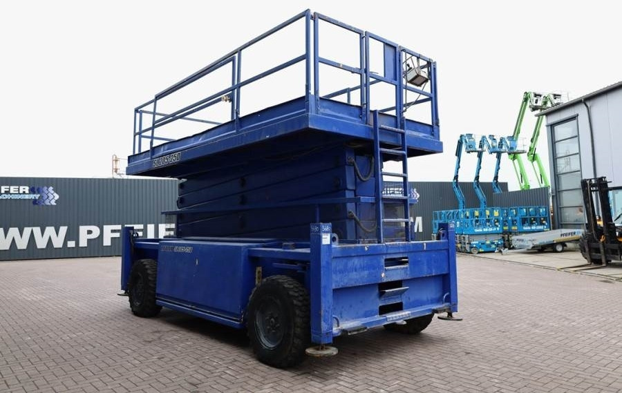 Liftlux SL205-25D4WDS/P Diesel, 4x4 Drive, Hydraulic Deck - Platforma foarfeca: Foto 2 Liftlux SL205-25D4WDS/P Diesel, 4x4 Drive, Hydraulic Deck - Platforma foarfeca: Foto 2