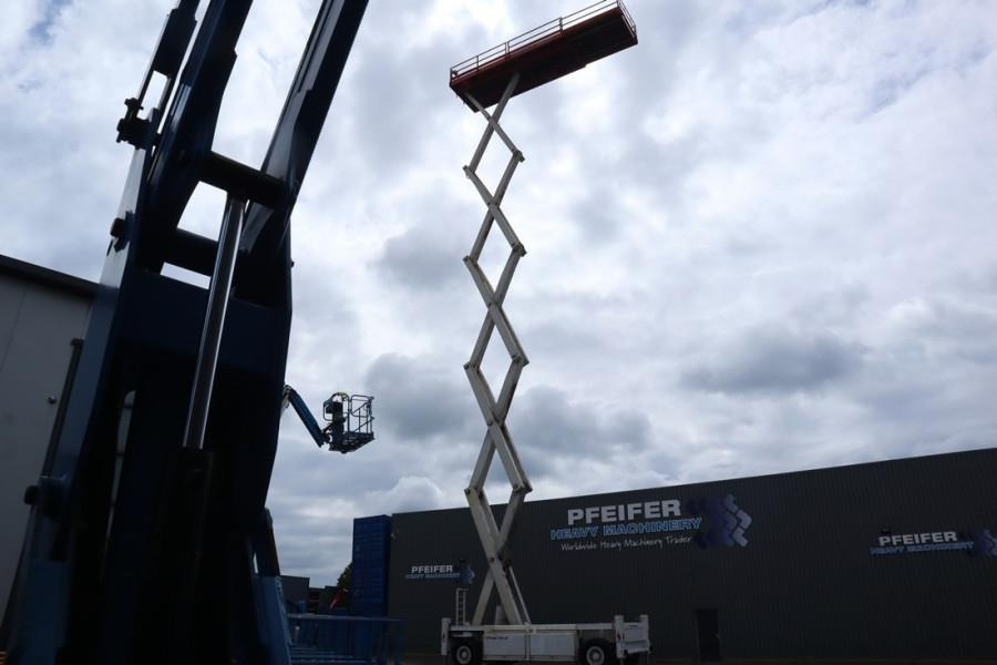 Liftlux SL320-30DS Diesel, 4x4 Drive, 34m Working Height, - Platforma foarfeca: Foto 3 Liftlux SL320-30DS Diesel, 4x4 Drive, 34m Working Height, - Platforma foarfeca: Foto 3