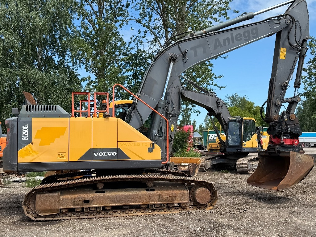 Volvo EC 250 E - Excavator pe şenile: Foto 1 Volvo EC 250 E - Excavator pe şenile: Foto 1