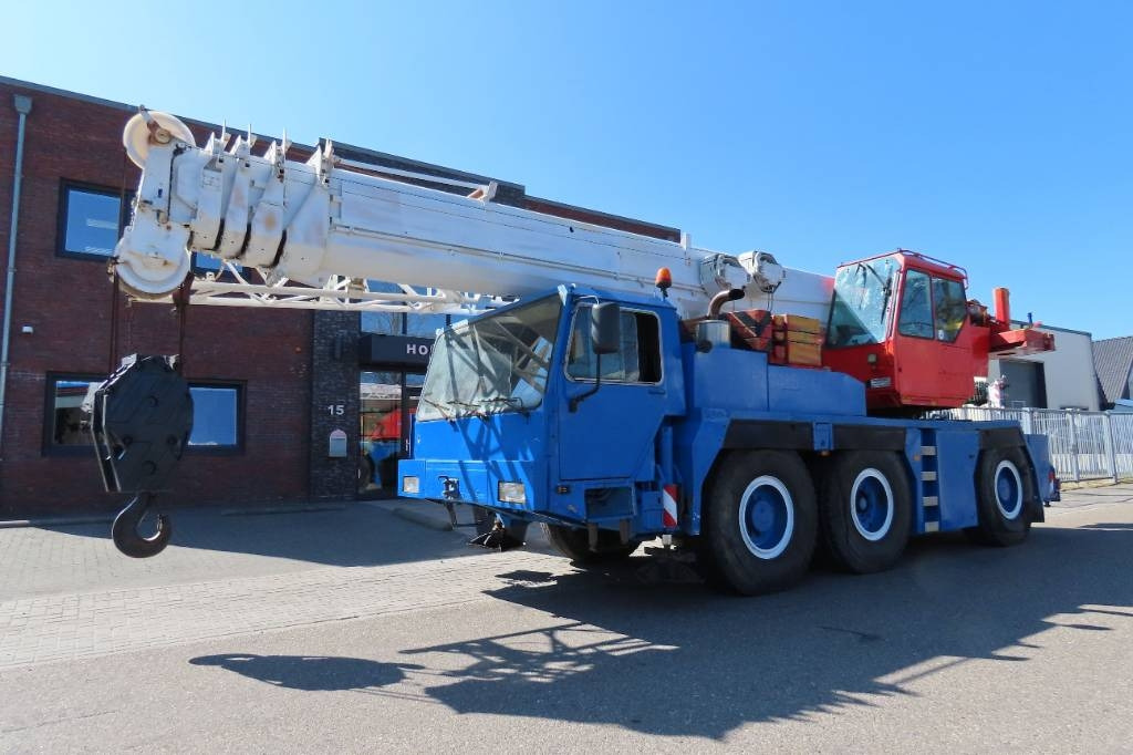 Liebherr LTM 1050-1 - Macara tot teren: Foto 1 Liebherr LTM 1050-1 - Macara tot teren: Foto 1