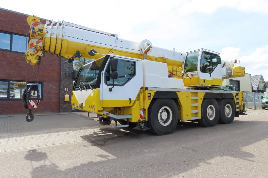 Liebherr LTM 1055-3.2 - Macara tot teren: Foto 1 Liebherr LTM 1055-3.2 - Macara tot teren: Foto 1