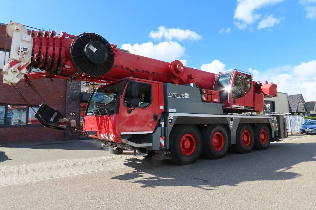Liebherr LTM 1070-4.2 - Macara tot teren: Foto 1 Liebherr LTM 1070-4.2 - Macara tot teren: Foto 1
