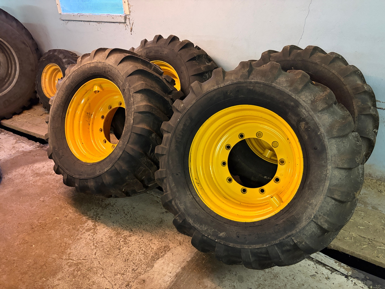 Alliance 550/45R22,5 - Anvelopă pentru Utilaje constructii: Foto 1 Alliance 550/45R22,5 - Anvelopă pentru Utilaje constructii: Foto 1