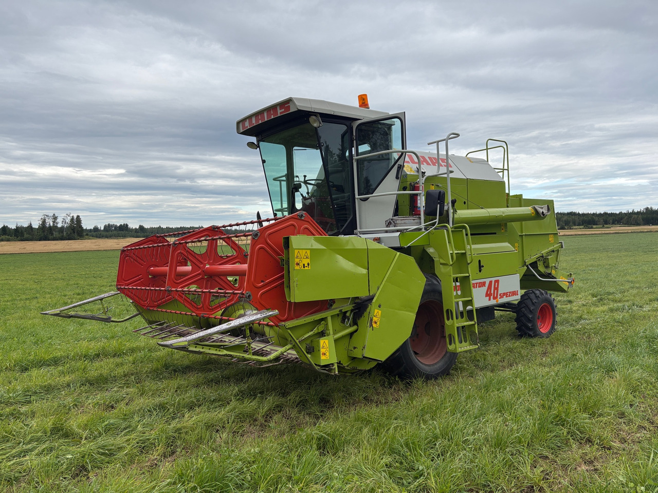 Claas Dominator 48 speazial - Combină de recoltat cereale: Foto 1 Claas Dominator 48 speazial - Combină de recoltat cereale: Foto 1