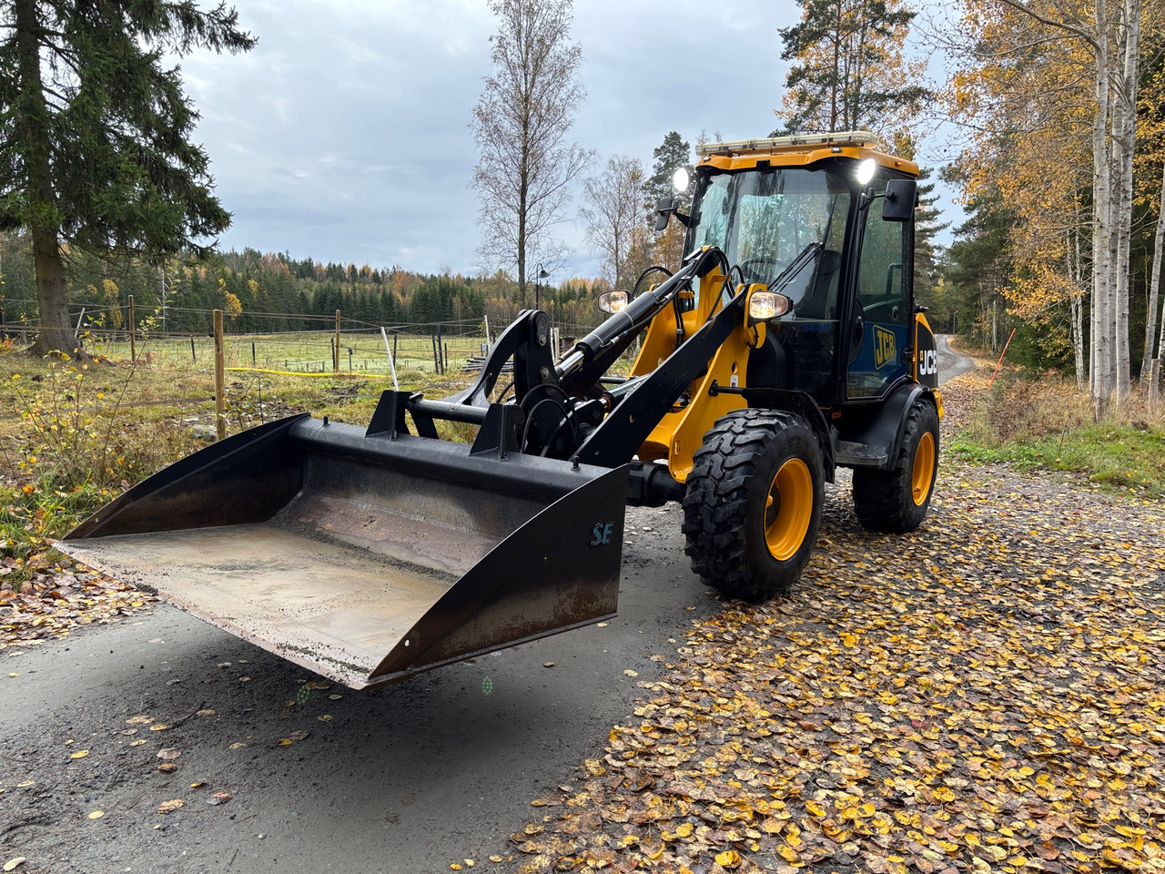 JCB 406 - Încărcător frontal pe pneuri: Foto 1 JCB 406 - Încărcător frontal pe pneuri: Foto 1