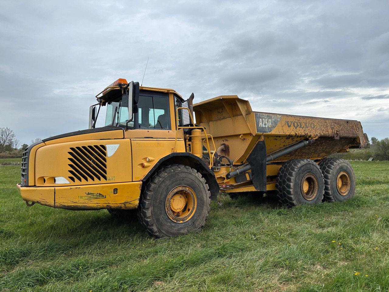 Volvo A25D 6x6 - Autobasculantă: Foto 1 Volvo A25D 6x6 - Autobasculantă: Foto 1