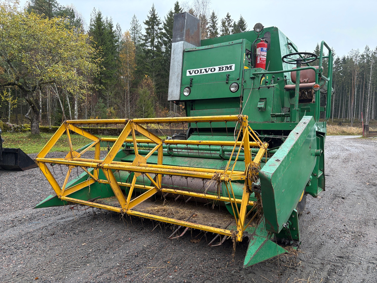 Volvo BM S 830 - Combină de recoltat cereale: Foto 1 Volvo BM S 830 - Combină de recoltat cereale: Foto 1