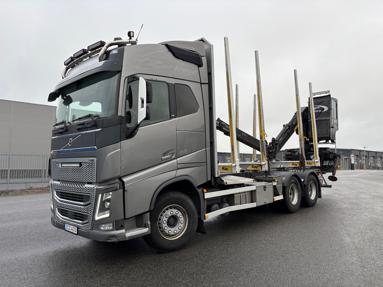 Volvo FH16 - Camion forestier, Camion cu macara: Foto 1 Volvo FH16 - Camion forestier, Camion cu macara: Foto 1